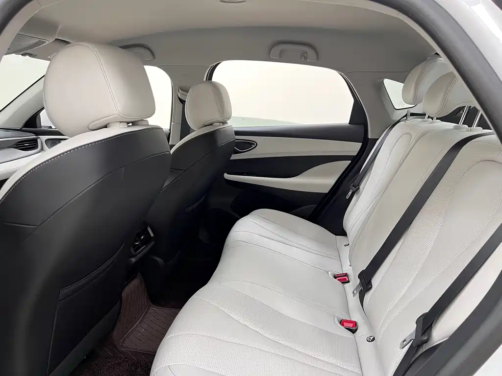 BYD Seal 05 DM-i 2025 — фото 17