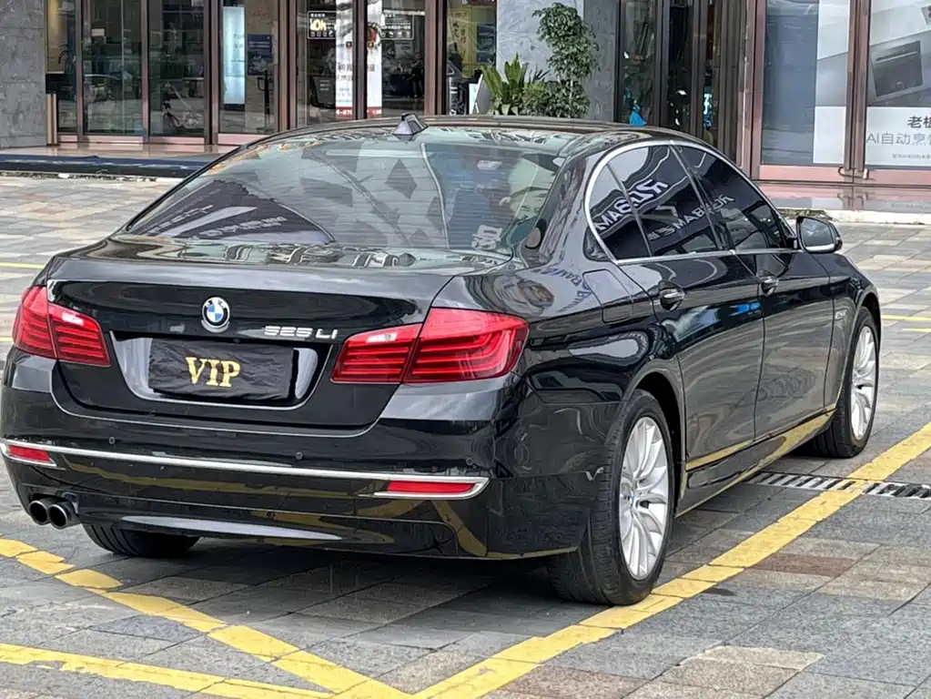 BMW 5 Series 2015 — фото 14