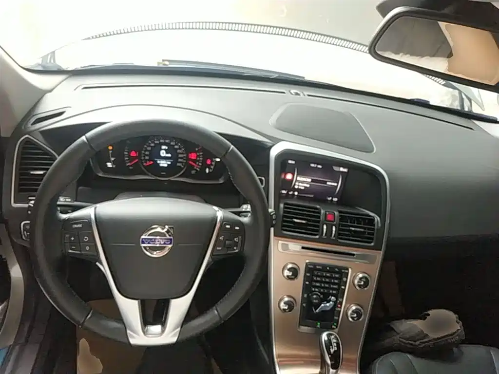 Volvo XC60 2017 — фото 10