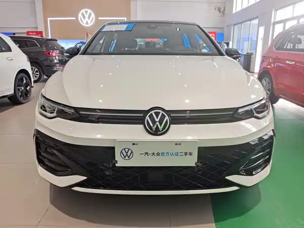 Volkswagen Golf 2025