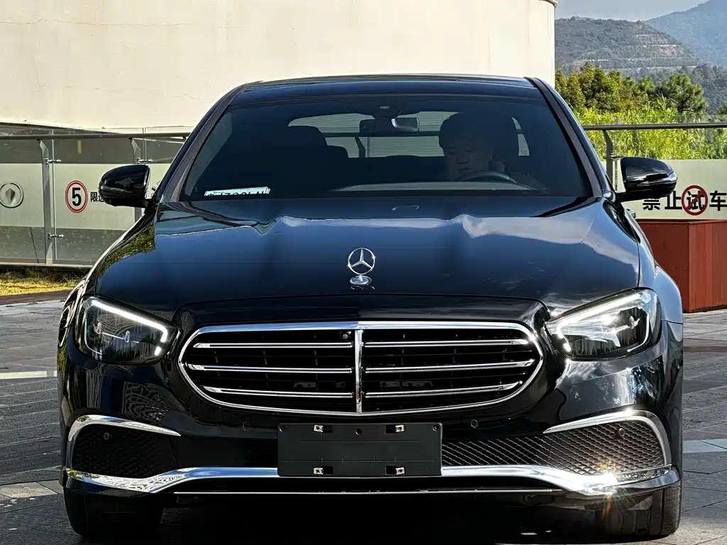 Mercedes-Benz E-Class 2022 — фото 2