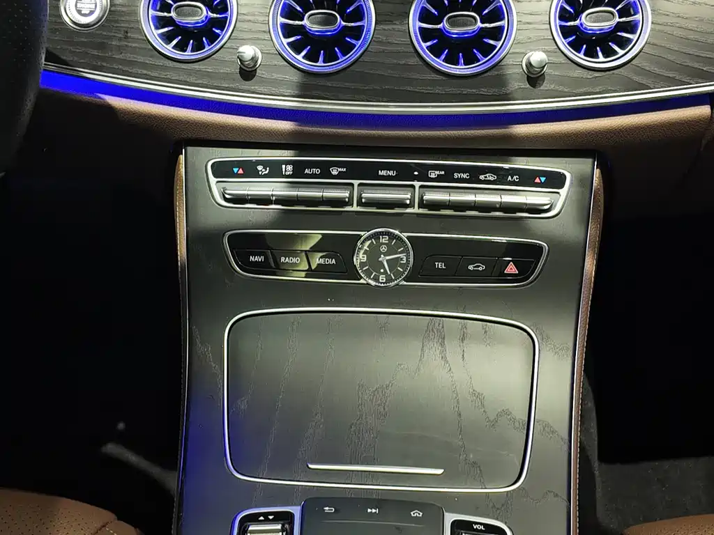 Mercedes-Benz E-Class 2019 — фото 14