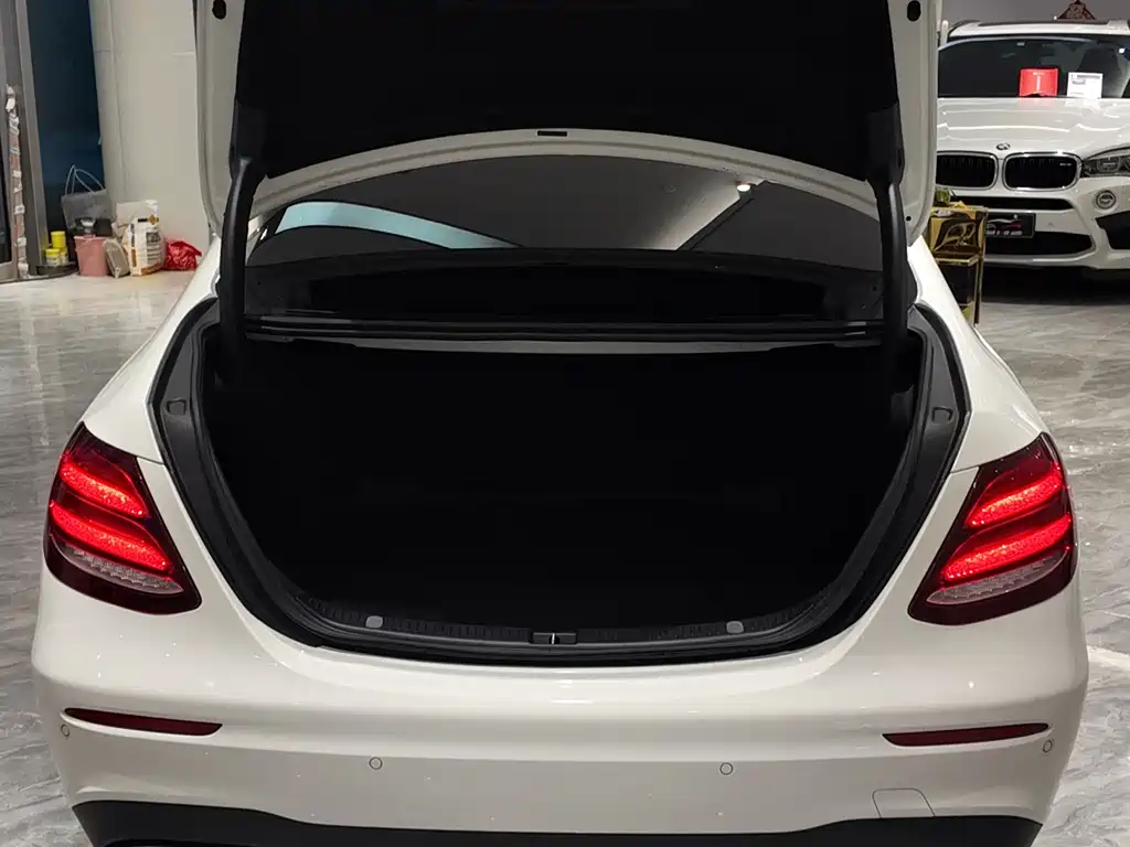 Mercedes-Benz E-Class 2019 — фото 11