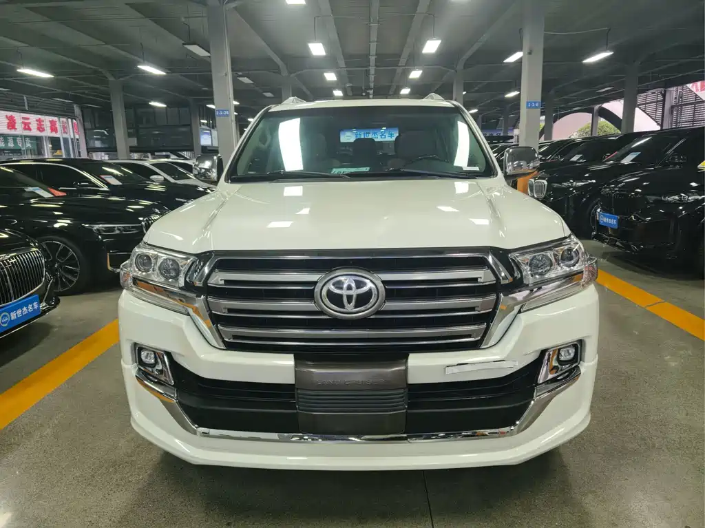 Toyota Land Cruiser 2017 — фото 2