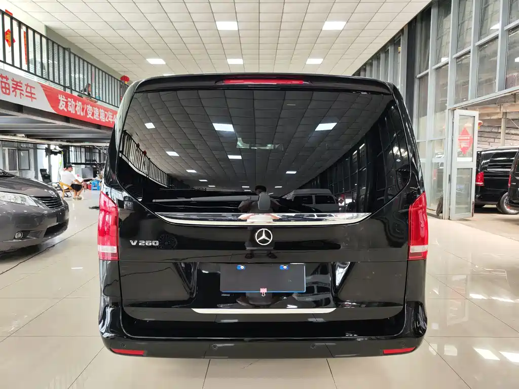 Mercedes-Benz V-Class 2019 — фото 27
