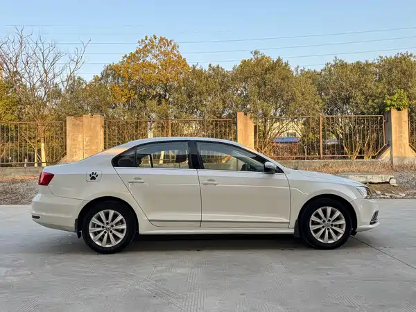 Volkswagen Sagitar 2016