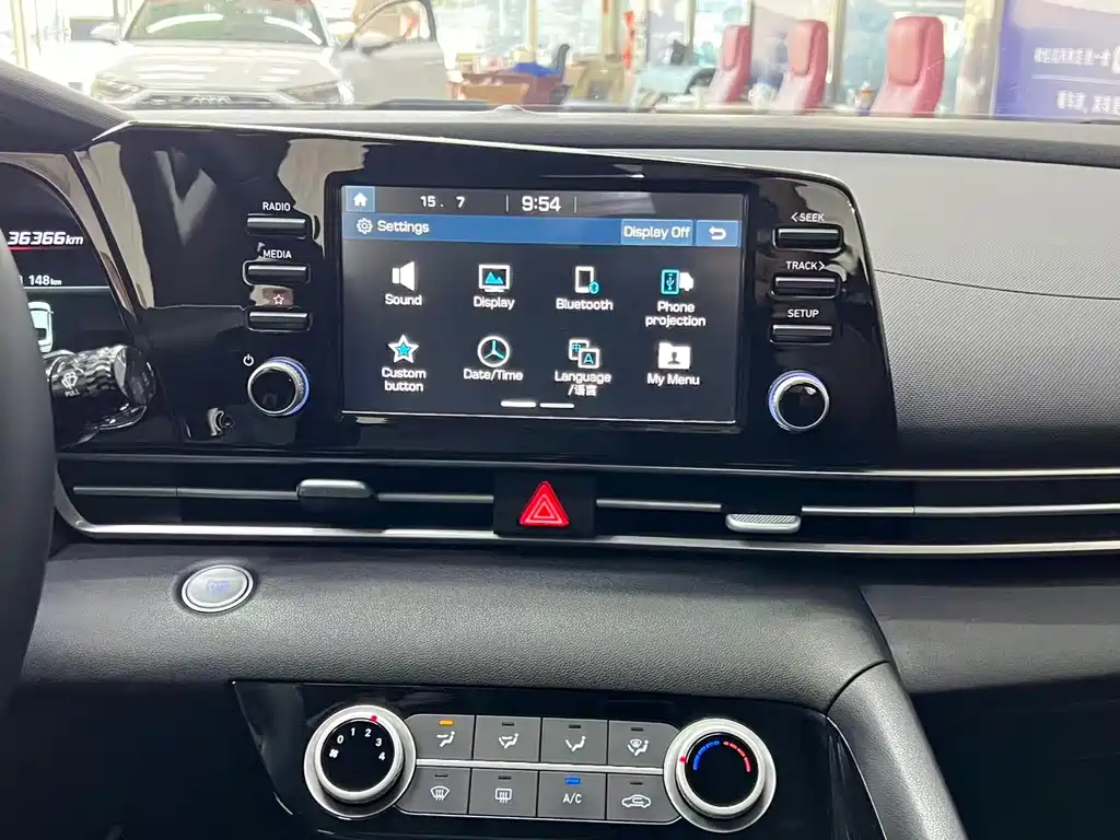 Hyundai Elantra 2023 — фото 11