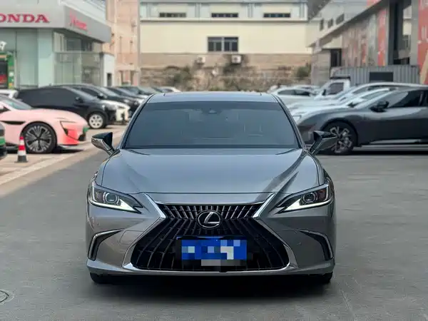 Lexus ES 2022