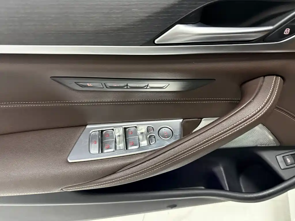 BMW 5 Series 2022 — фото 12