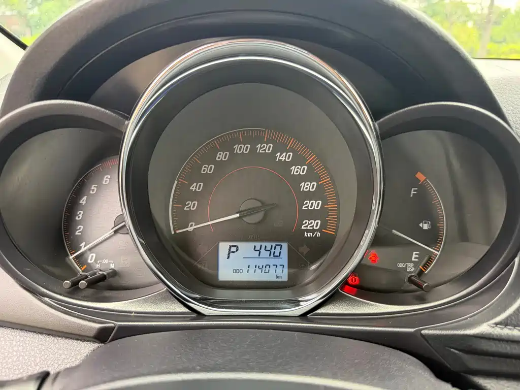 Toyota Yaris L 2020 — фото 25