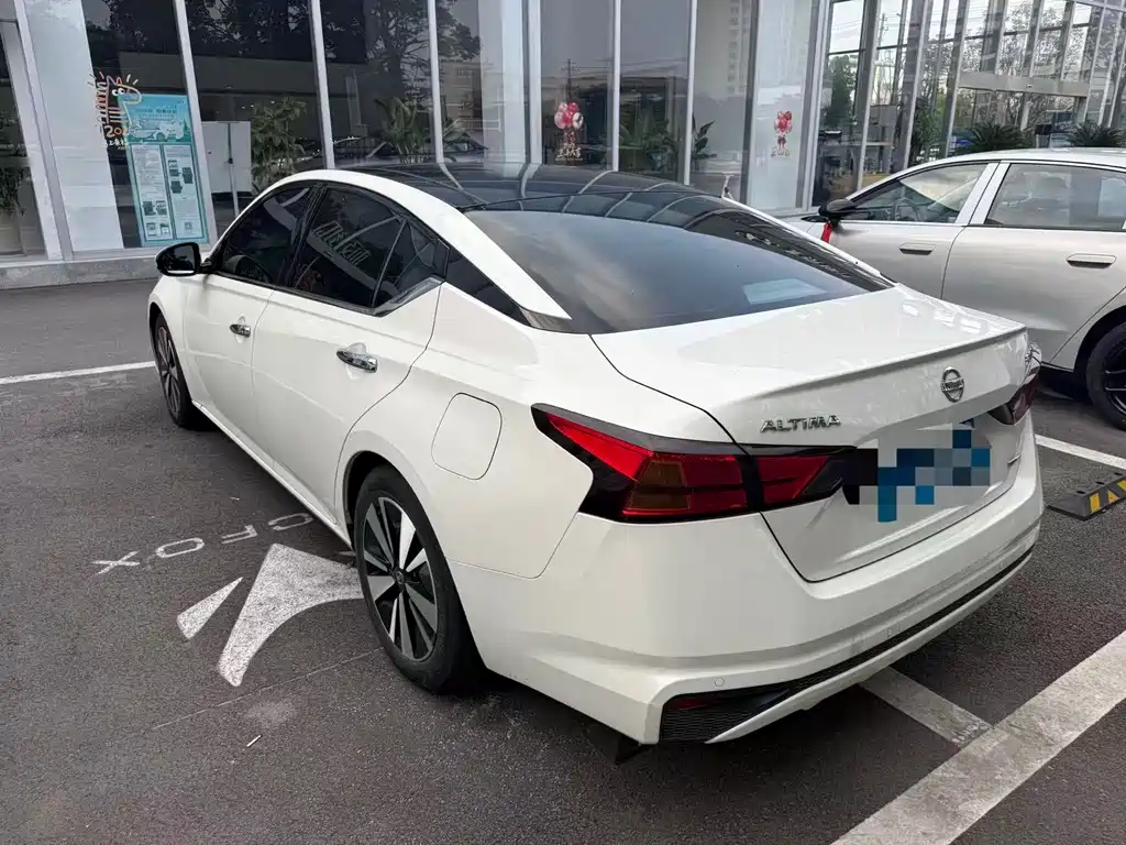 Nissan Teana 2022
