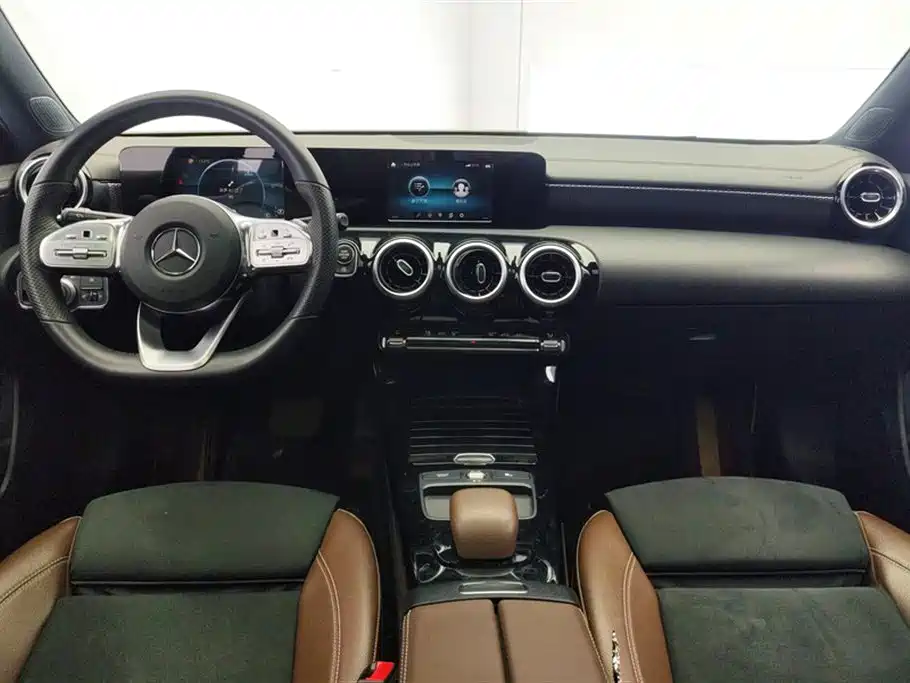 Mercedes-Benz A-Class 2019 — фото 12