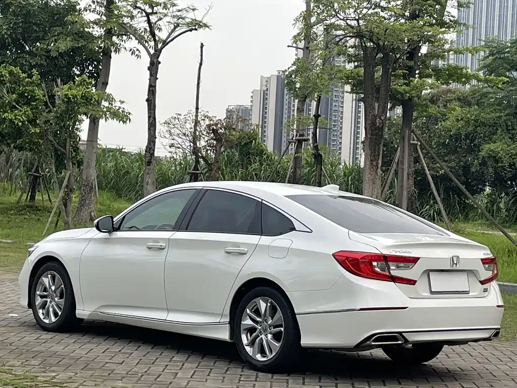 Honda Accord 2020 — фото 10