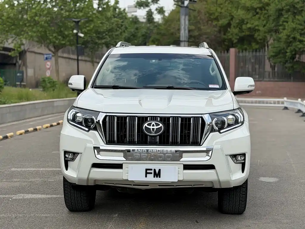 Toyota Prado 2019 — фото 1