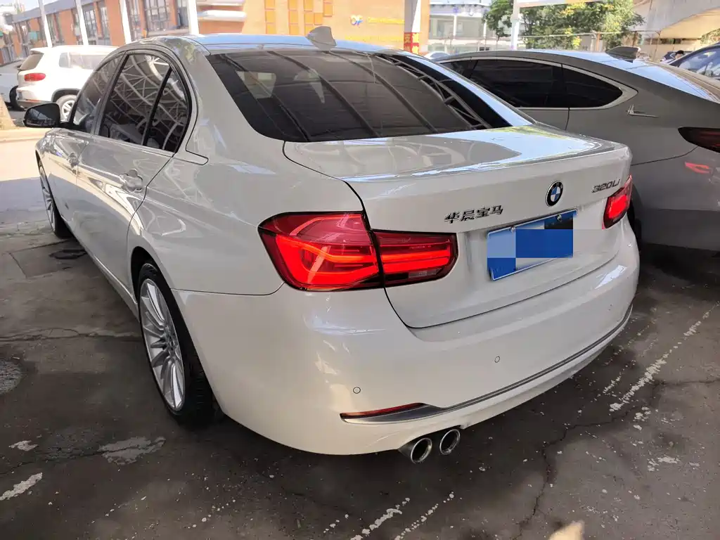 BMW 3 Series 2018 — фото 15