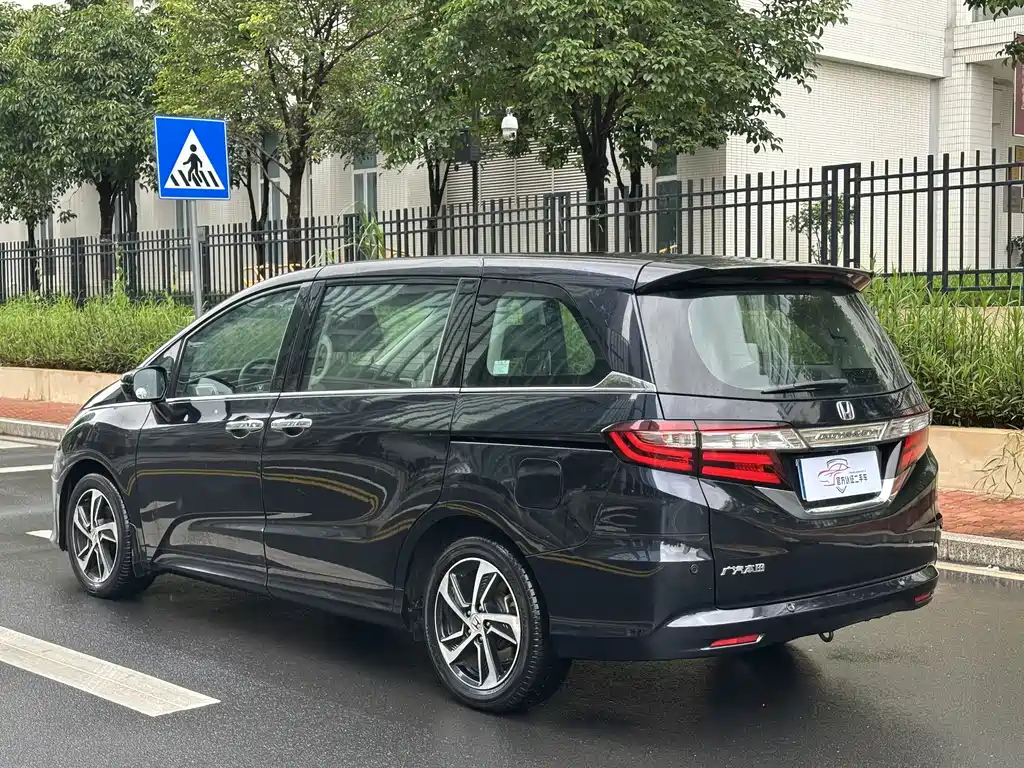 Honda Odyssey 2017 — фото 14