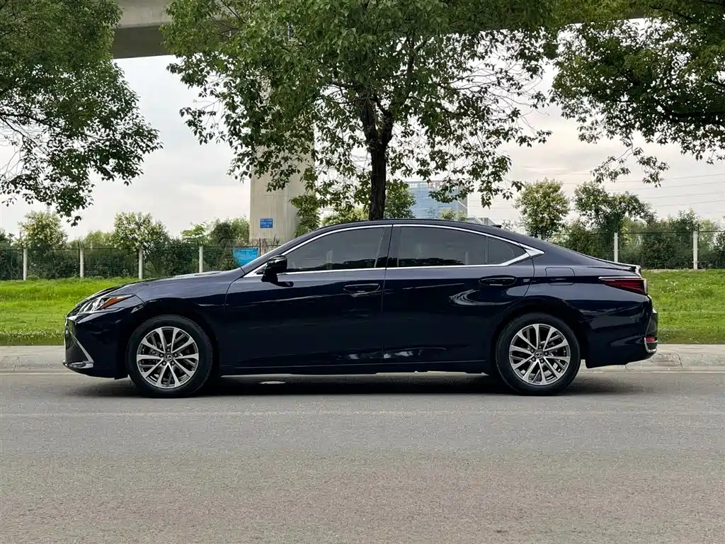 Lexus ES 2023 — фото 19