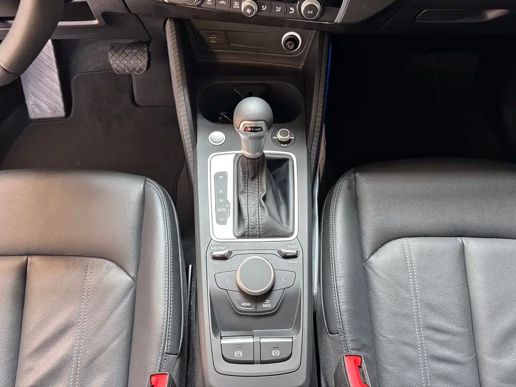 Audi Q2L 2023 — фото 10