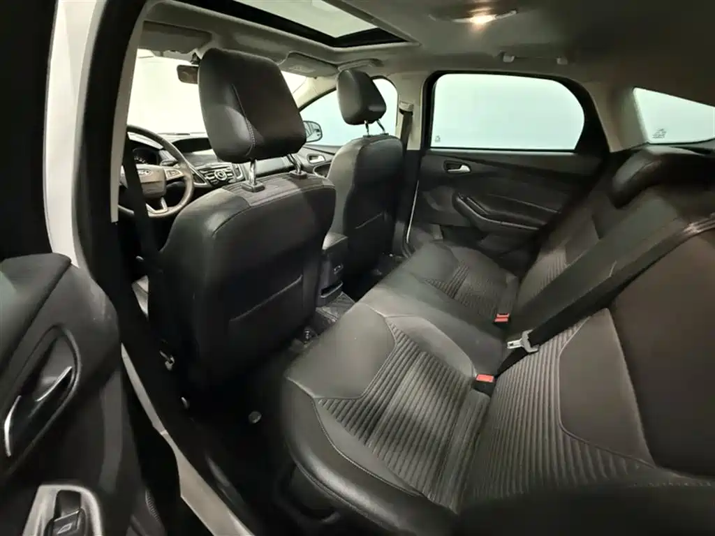 Ford Focus 2020 — фото 10