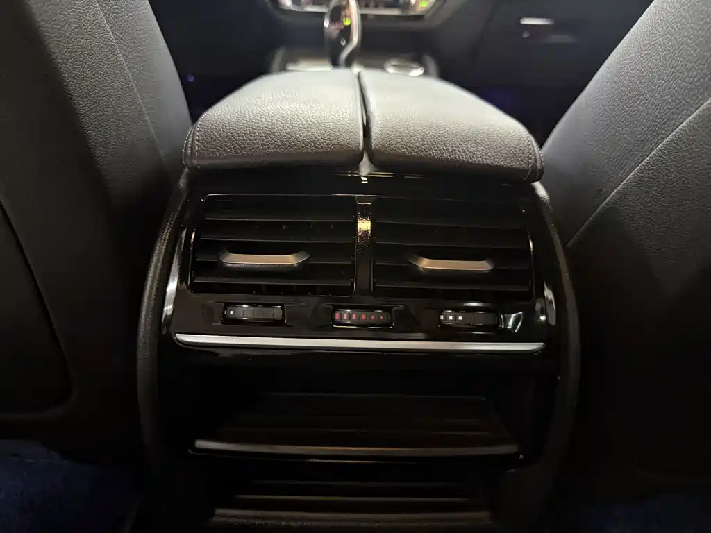 BMW 5 Series 2019 — фото 17