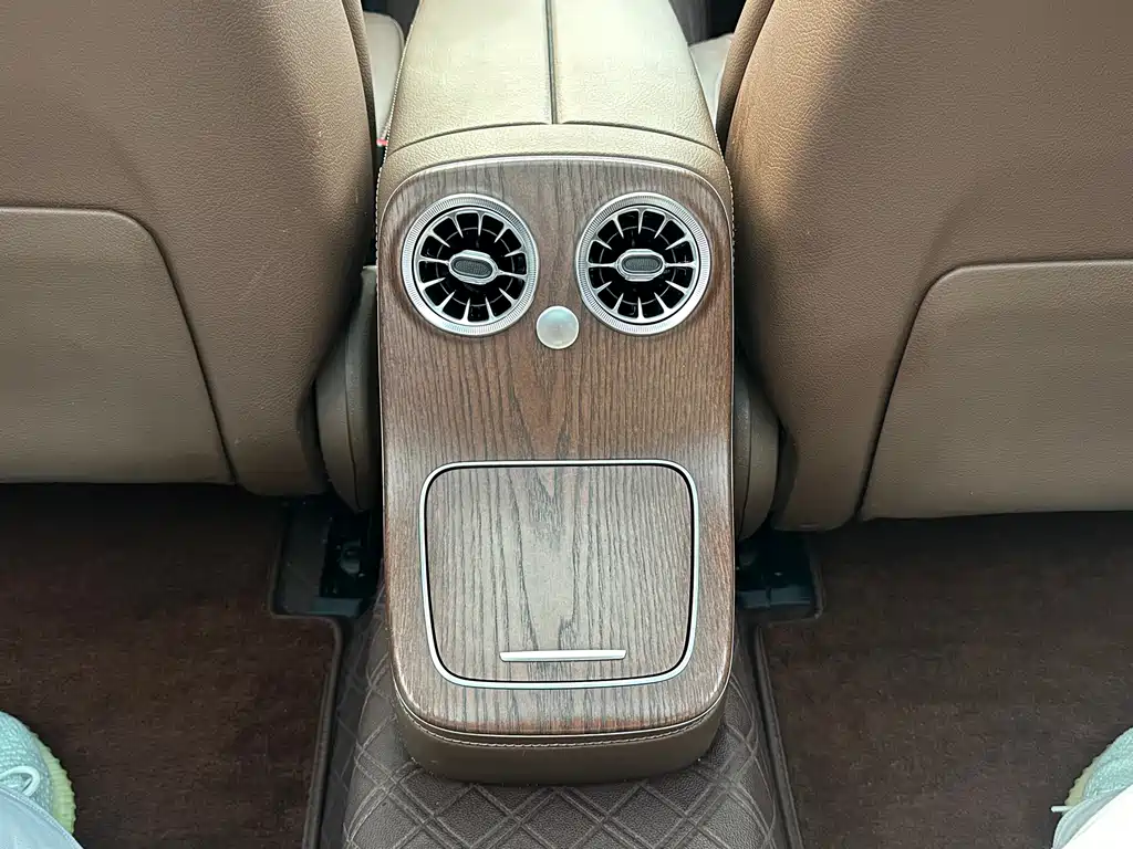 Mercedes-Benz E-Class 2022 — фото 19