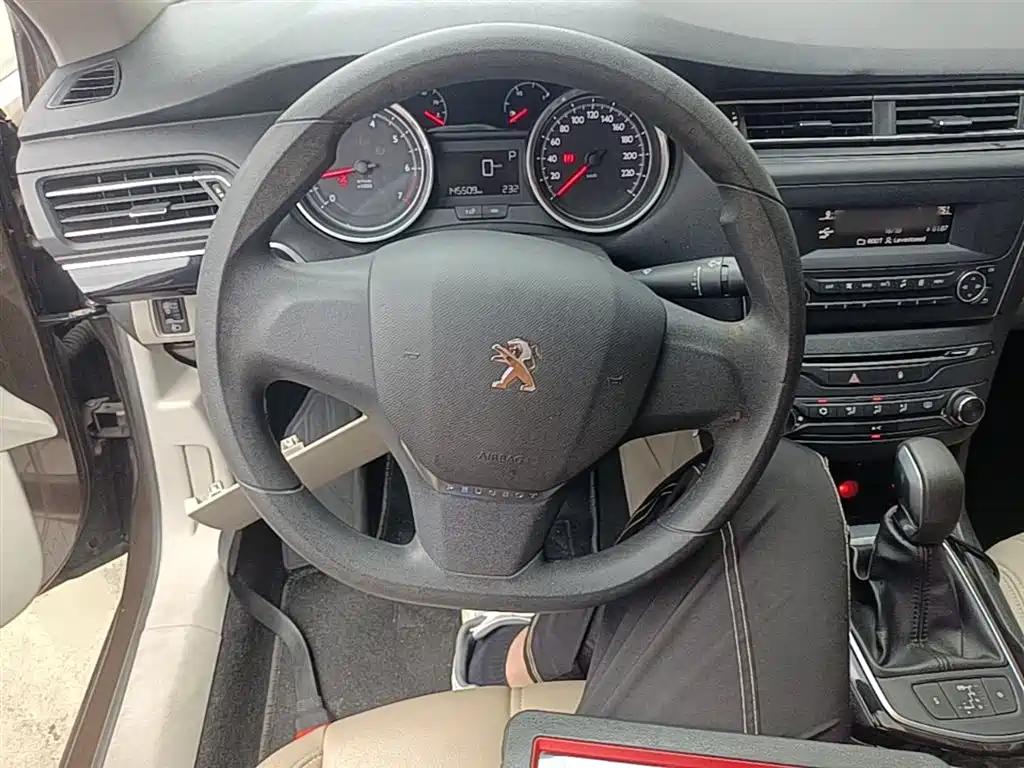 Peugeot 408 2015 — фото 11