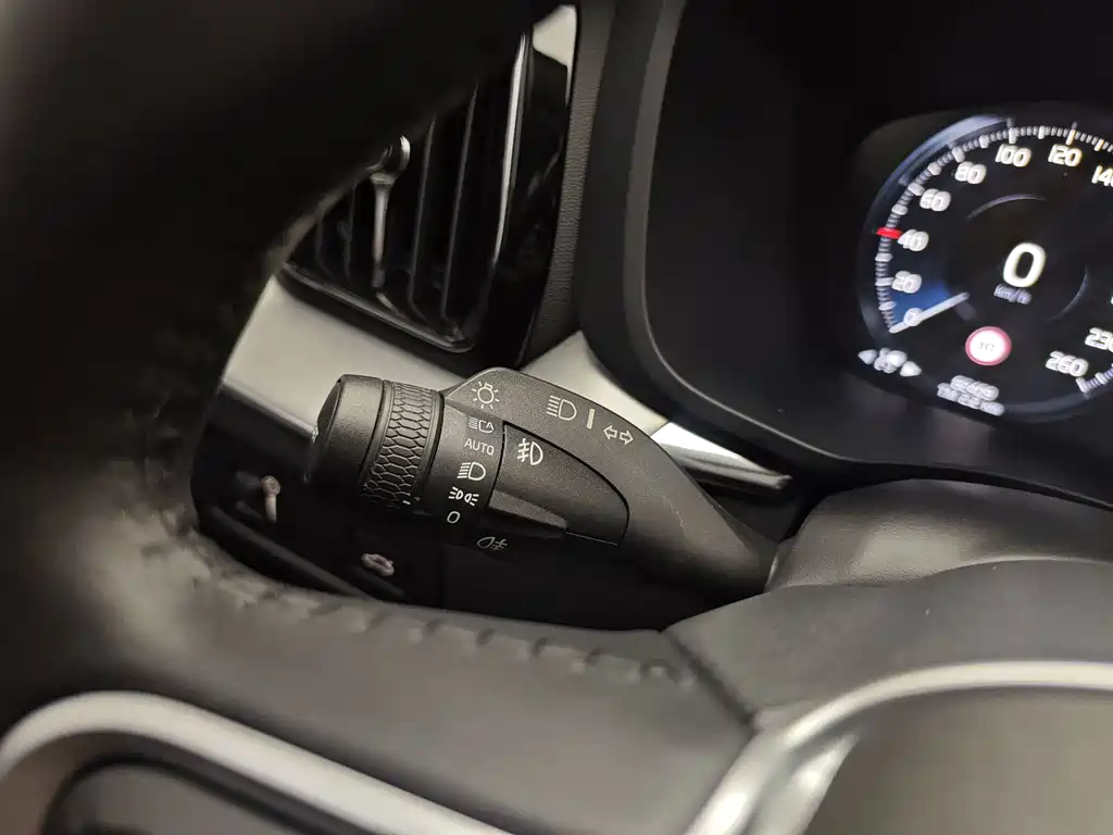 Volvo XC60 2018 — фото 27