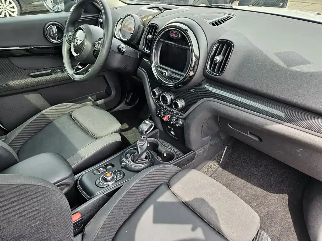 MINI Countryman 2018 — фото 14