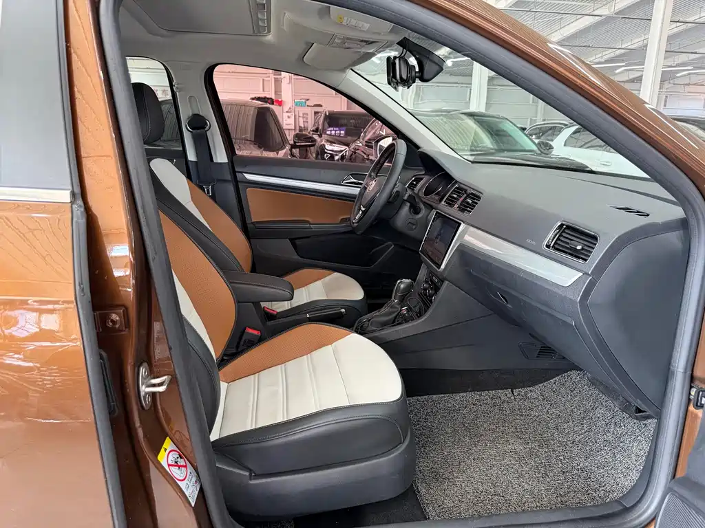 Volkswagen Cross Lavida 2017 — фото 15