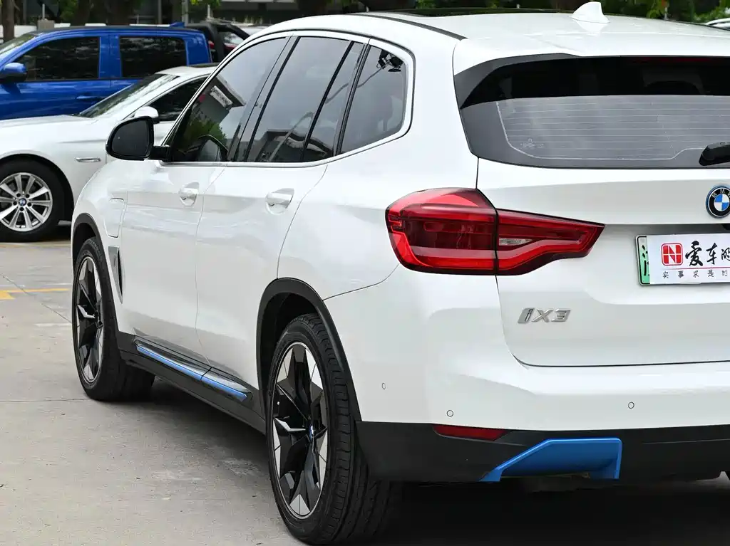 BMW iX3 2021 — фото 10
