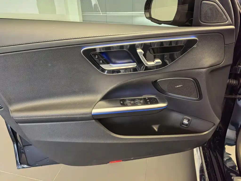 Mercedes-Benz C-Class 2025 — фото 16