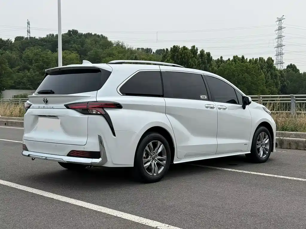 Toyota Sienna 2024 — фото 9
