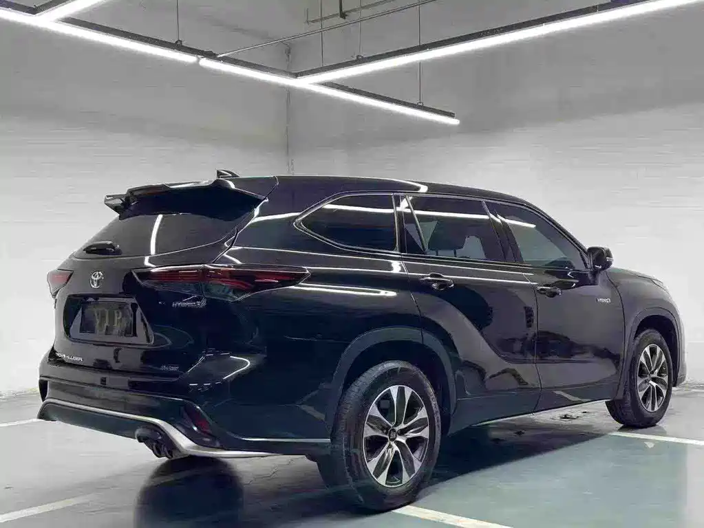 Toyota Crown Kluger 2023 — фото 16