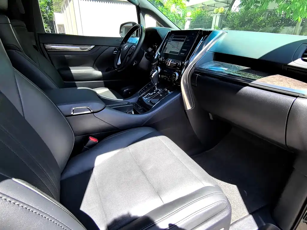 Toyota Alphard 2021 — фото 23