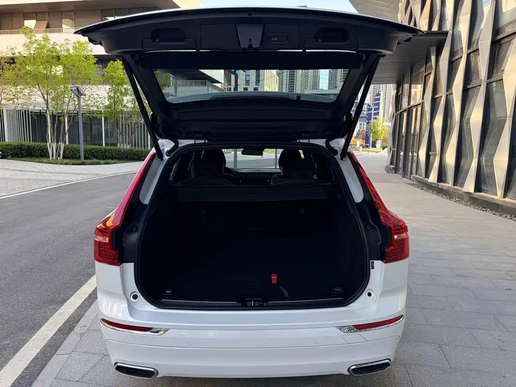 Volvo XC60 2021 — фото 16