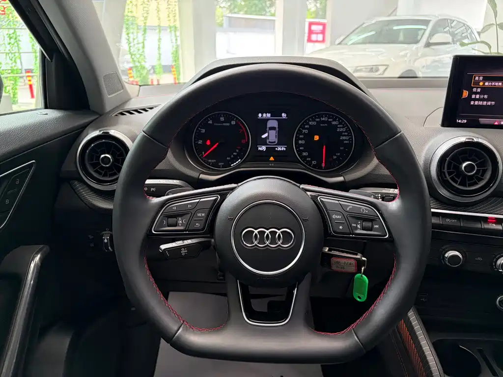 Audi Q2L 2024