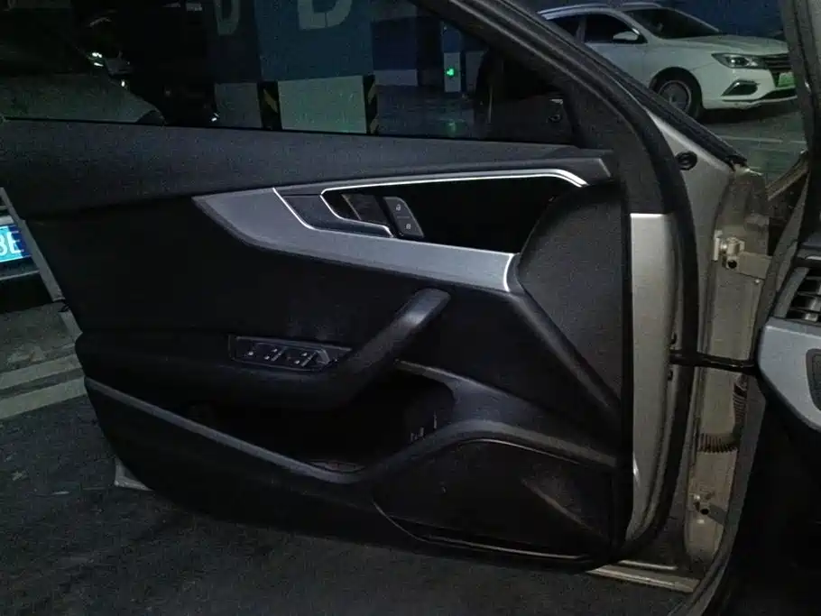 Audi A4L 2018