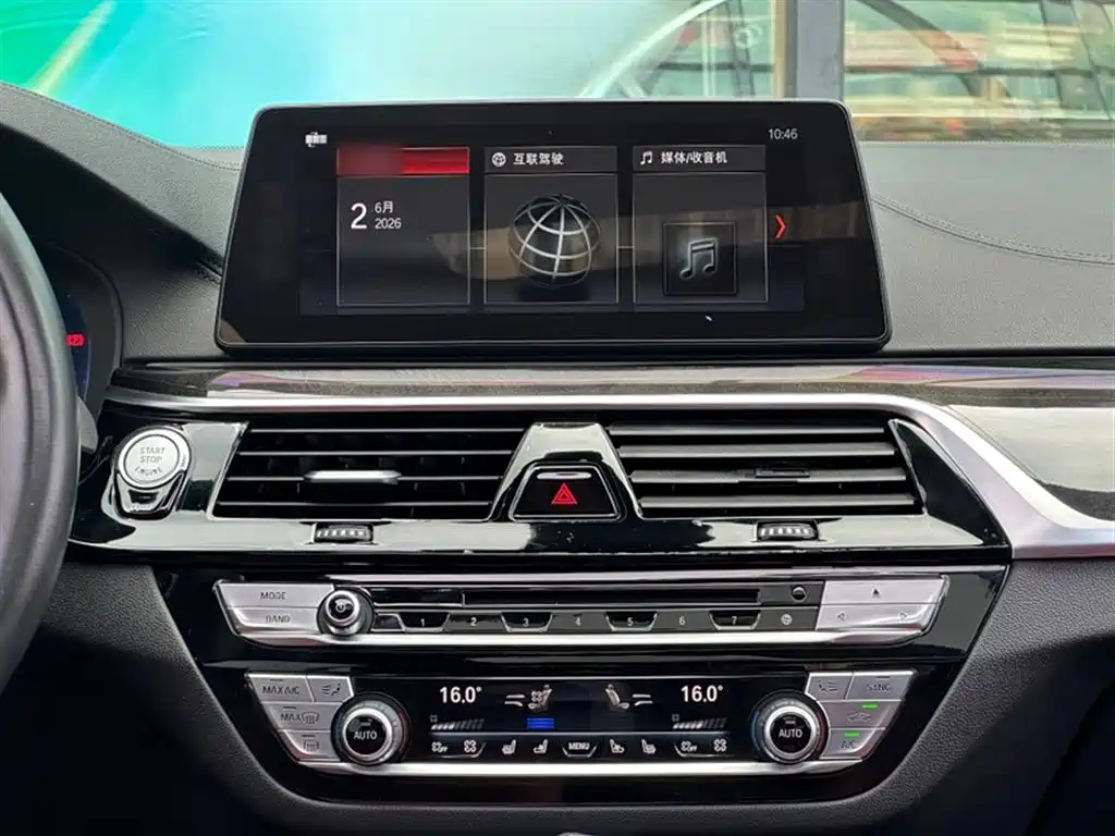 BMW 5 Series 2018 — фото 21