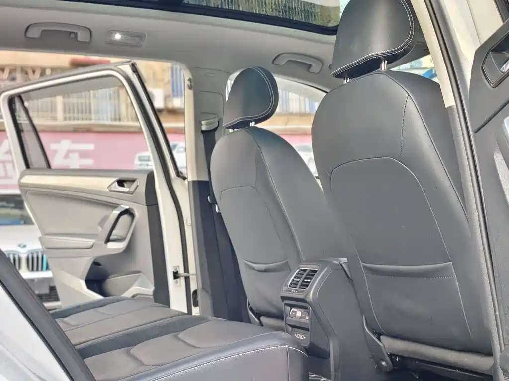 Volkswagen Tiguan L 2021 — фото 18