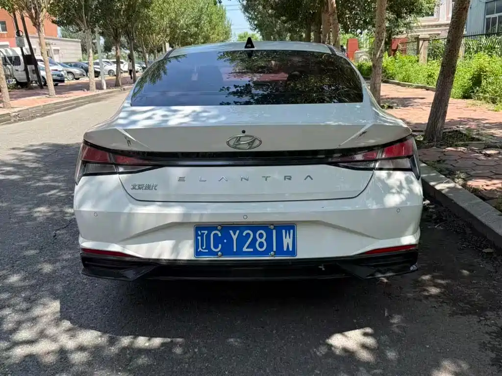 Hyundai Elantra 2023 — фото 10
