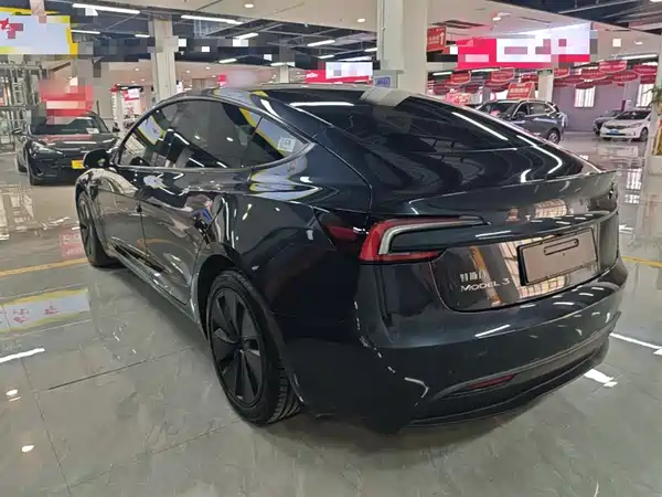 Tesla Model 3 2025
