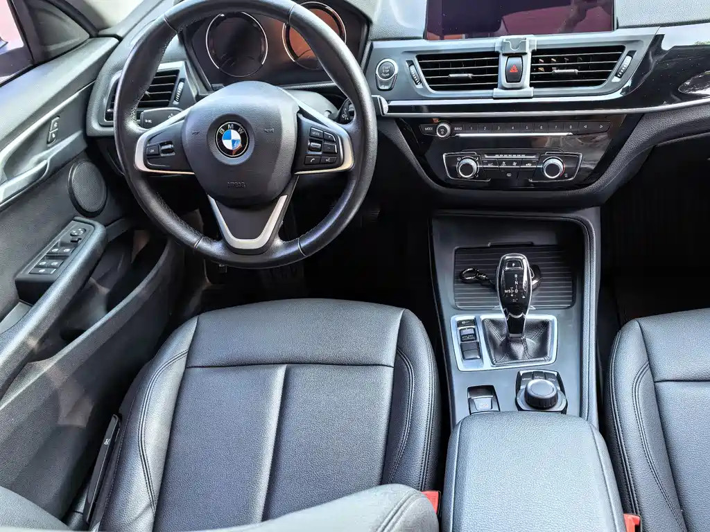 BMW 1 Series 2020 — фото 13