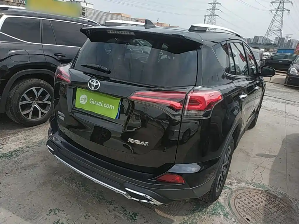 Toyota RAV4 2018 — фото 7