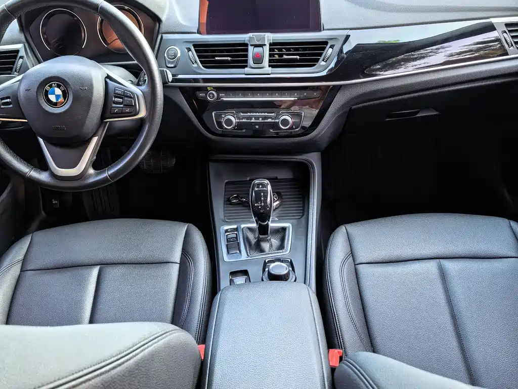 BMW 1 Series 2020 — фото 12