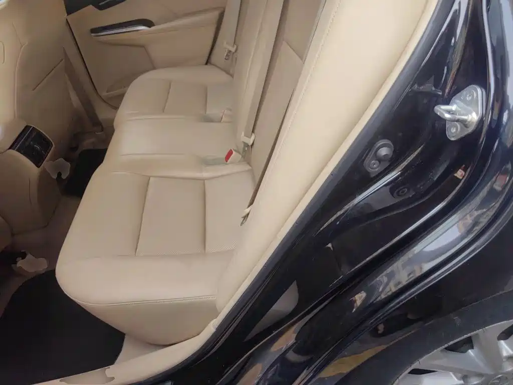 Toyota Camry 2015 — фото 10