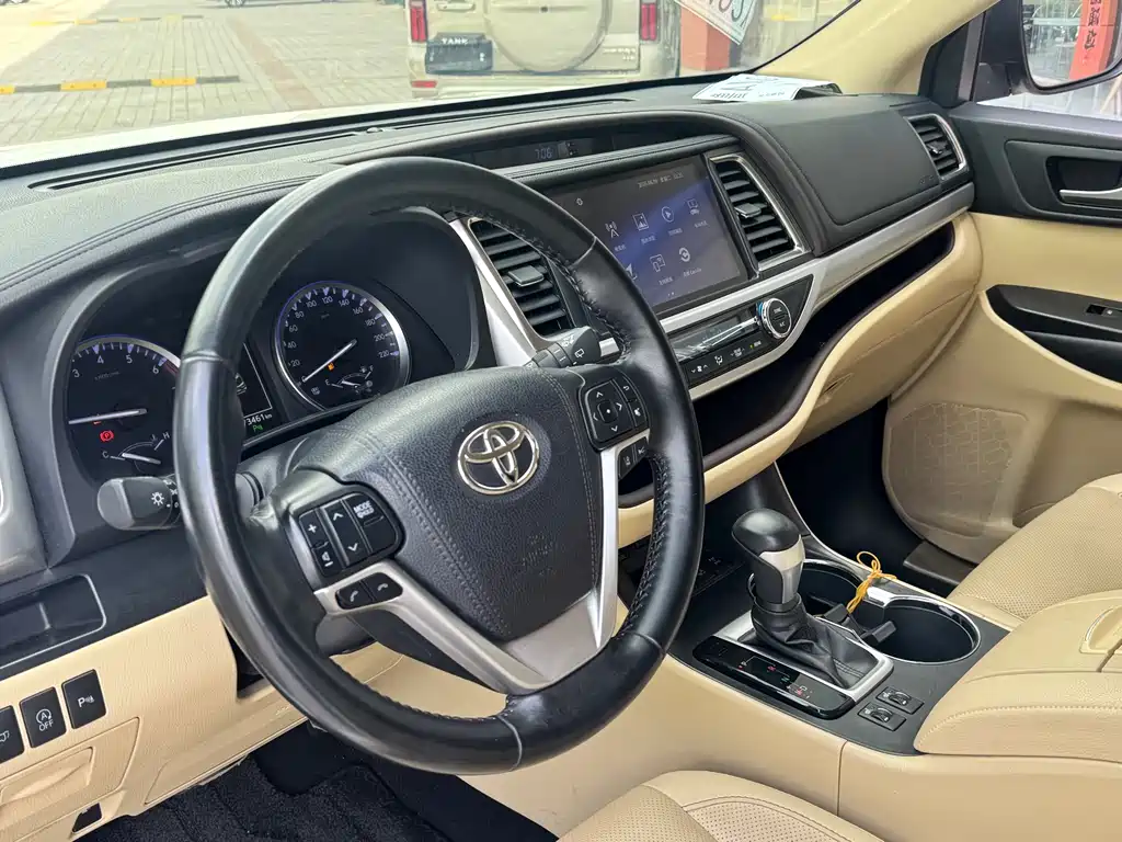 Toyota Highlander 2018 — фото 8