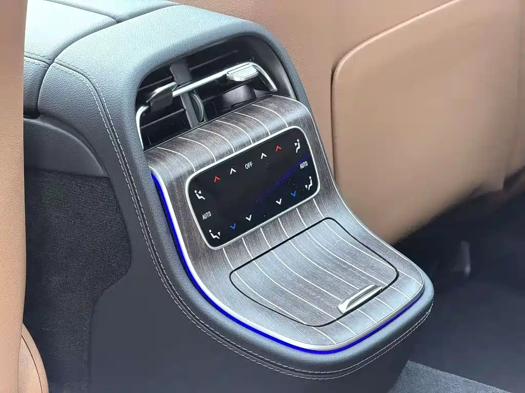 Mercedes-Benz E-Class 2025 — фото 11