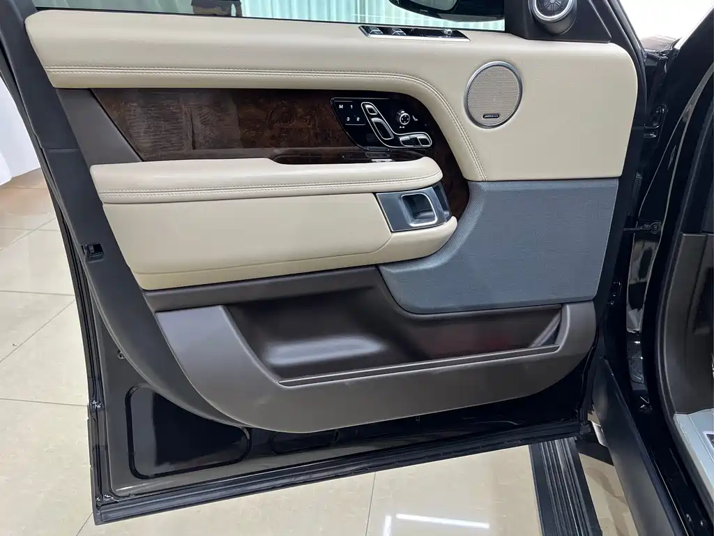 Land Rover Range Rover 2022 — фото 8