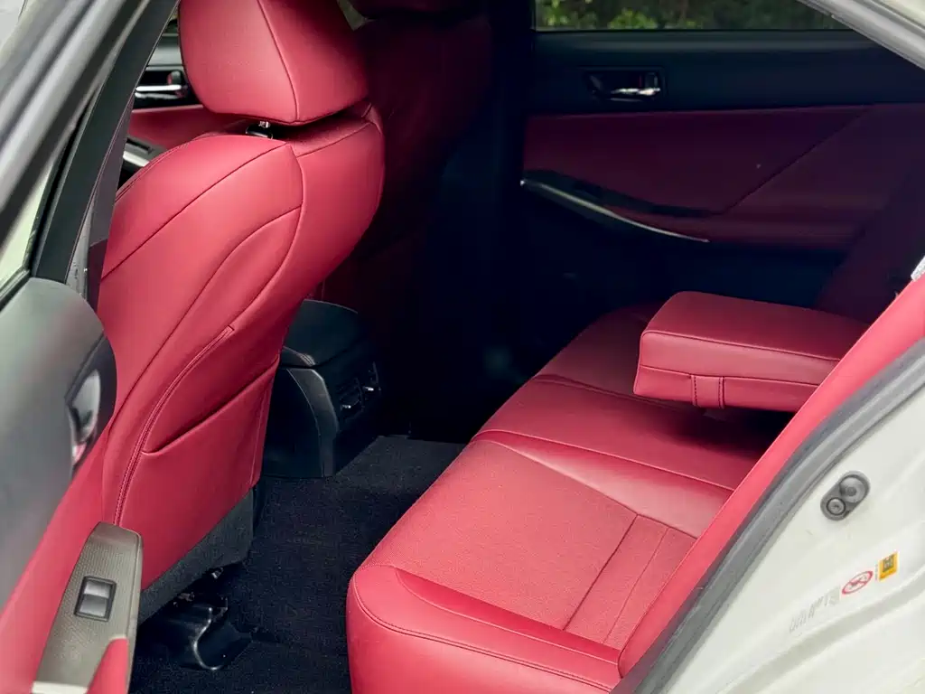 Lexus IS 2015 — фото 14