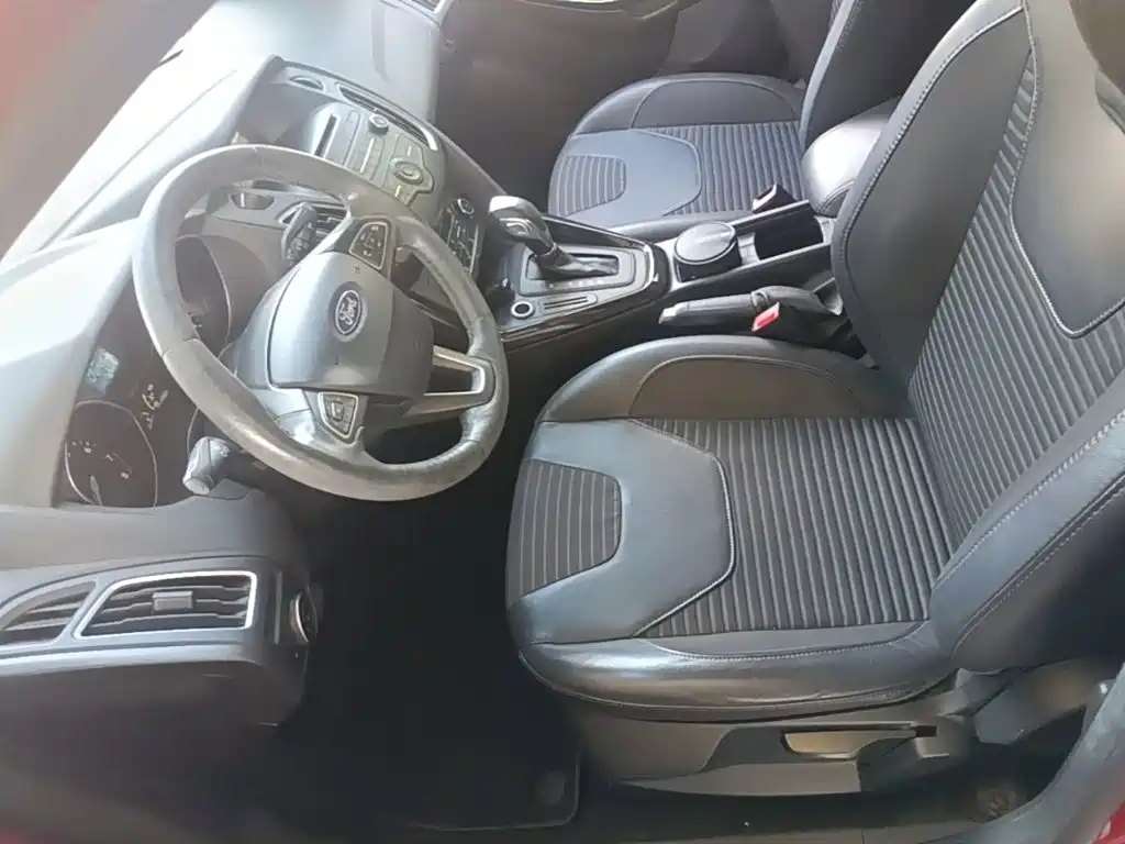 Ford Focus 2015 — фото 15